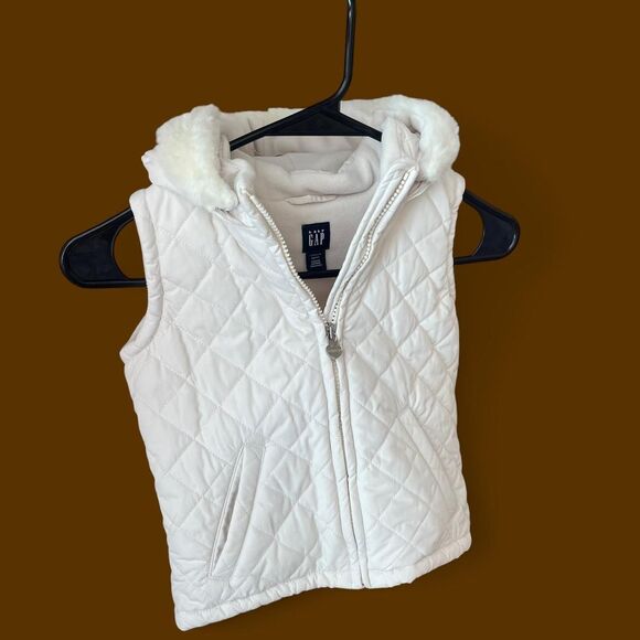 White Gap baby puffer vest with removable fur hood. warm and cozy - Picture 6 of 6